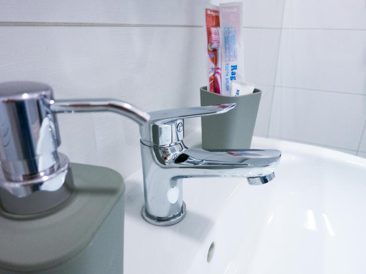 Snizhna 4 Apartment Lviv Ngoại thất bức ảnh